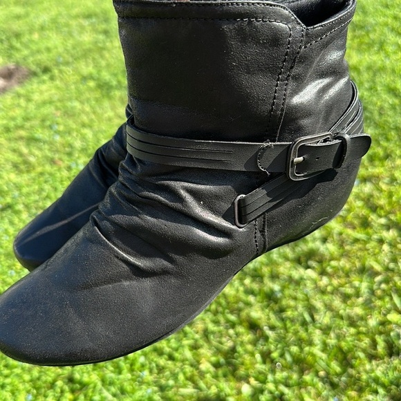 Bare Traps Woman’s Mid Wedge Hidden Heel Zip Up Pixie Ankle Booties Size 10 - Picture 2 of 15